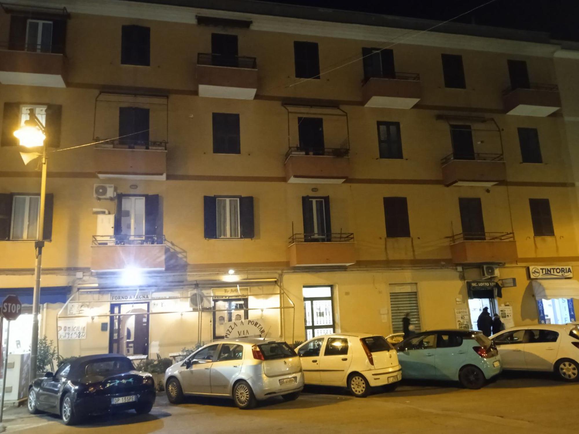 Adriatic Room 50 M Dalla Stazione Ferroviaria Di Ciampino E Dalla Navetta Aeroportuale Exterior photo