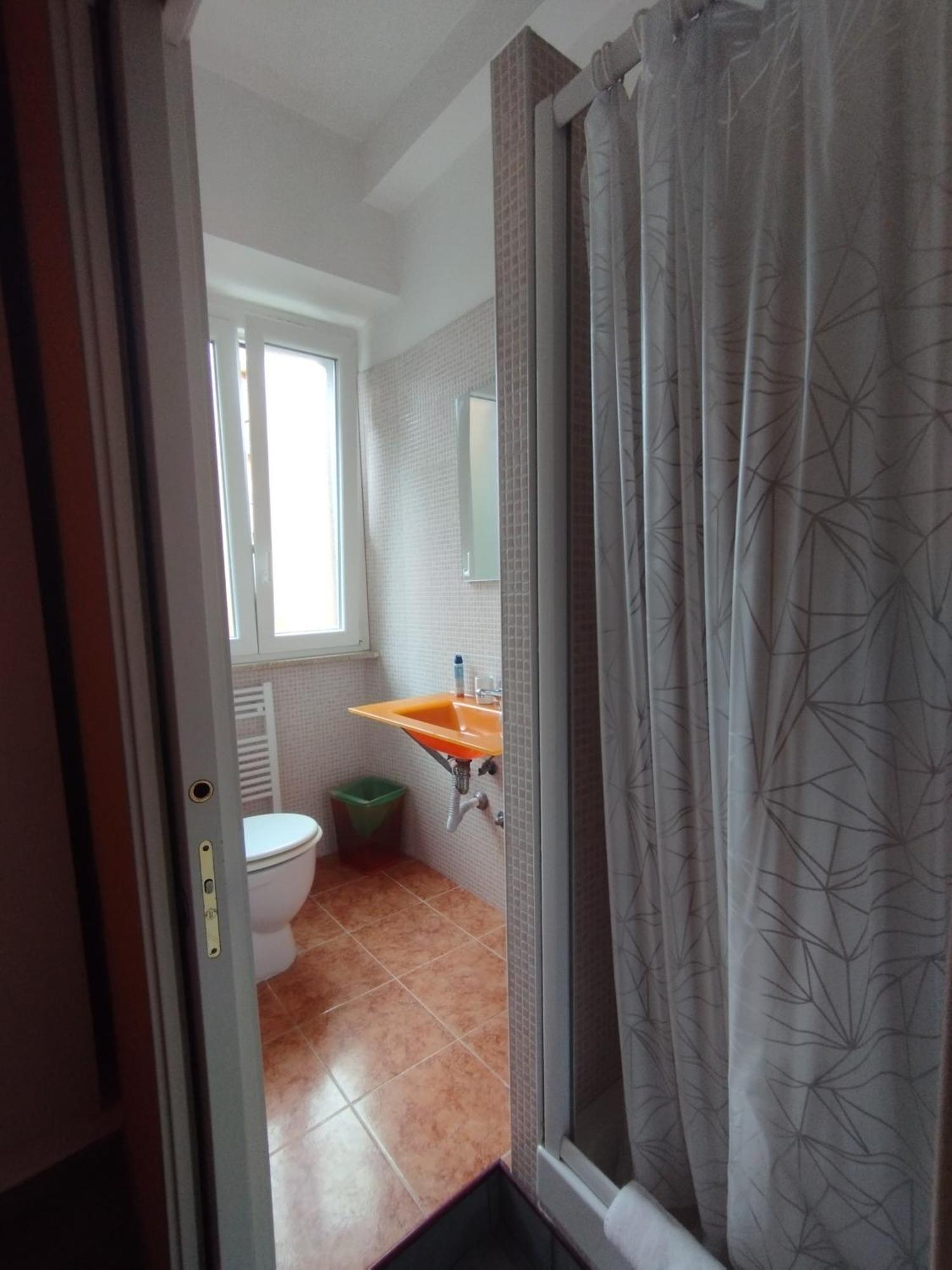 Adriatic Room 50 M Dalla Stazione Ferroviaria Di Ciampino E Dalla Navetta Aeroportuale Exterior photo