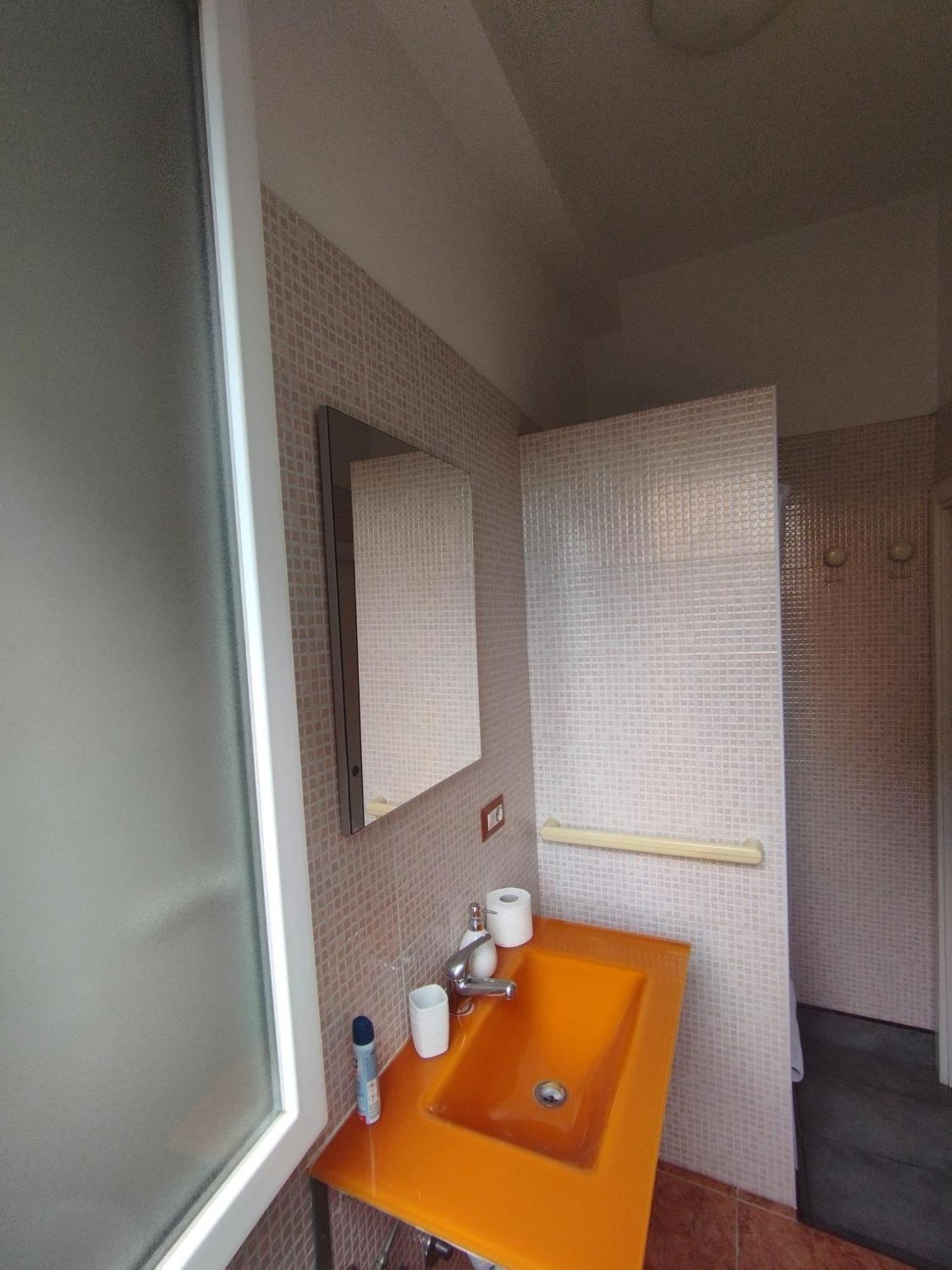 Adriatic Room 50 M Dalla Stazione Ferroviaria Di Ciampino E Dalla Navetta Aeroportuale Exterior photo