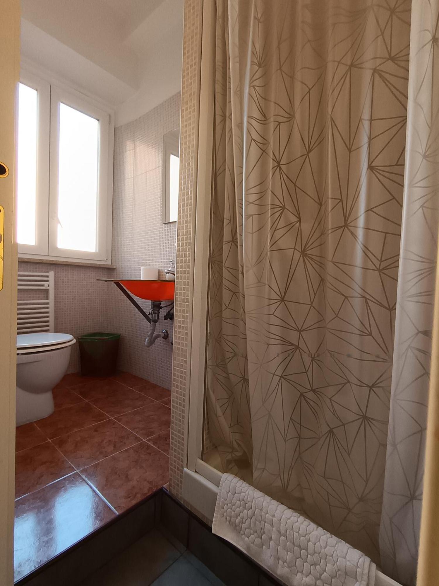 Adriatic Room 50 M Dalla Stazione Ferroviaria Di Ciampino E Dalla Navetta Aeroportuale Exterior photo
