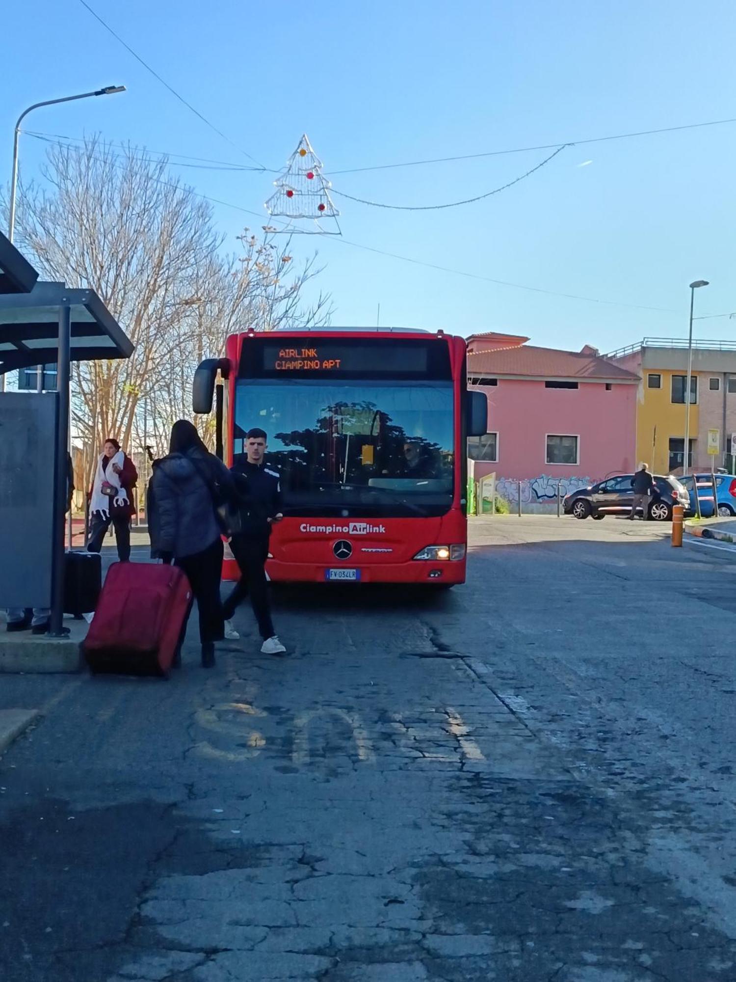 Adriatic Room 50 M Dalla Stazione Ferroviaria Di Ciampino E Dalla Navetta Aeroportuale Exterior photo