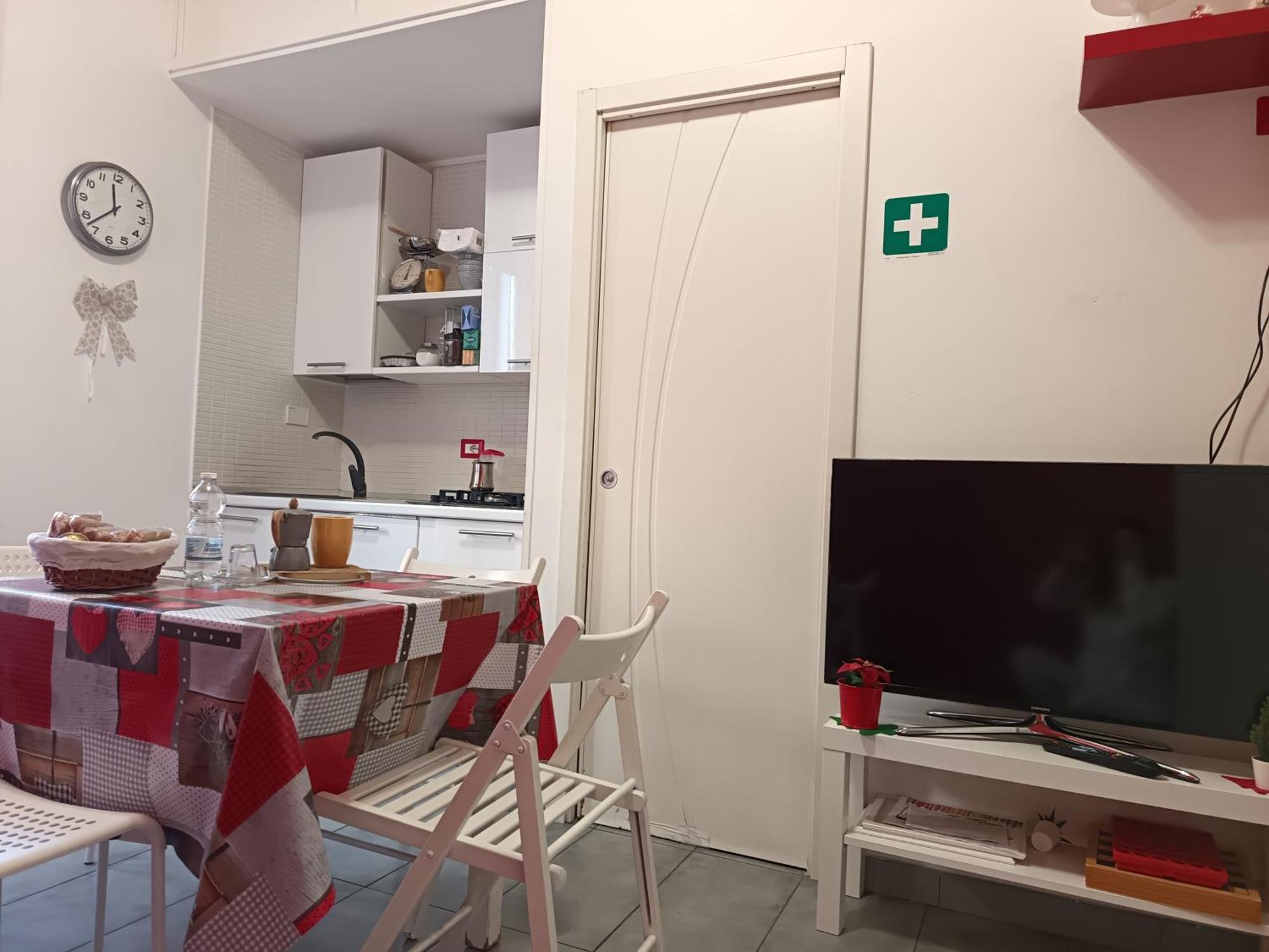 Adriatic Room 50 M Dalla Stazione Ferroviaria Di Ciampino E Dalla Navetta Aeroportuale Exterior photo